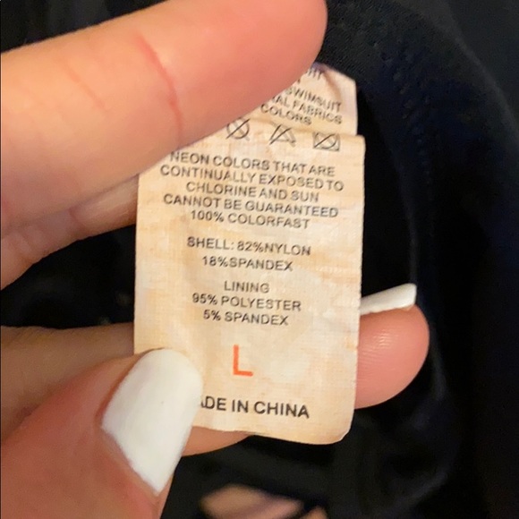 Cutout black swimsuit - Picture 3 of 3